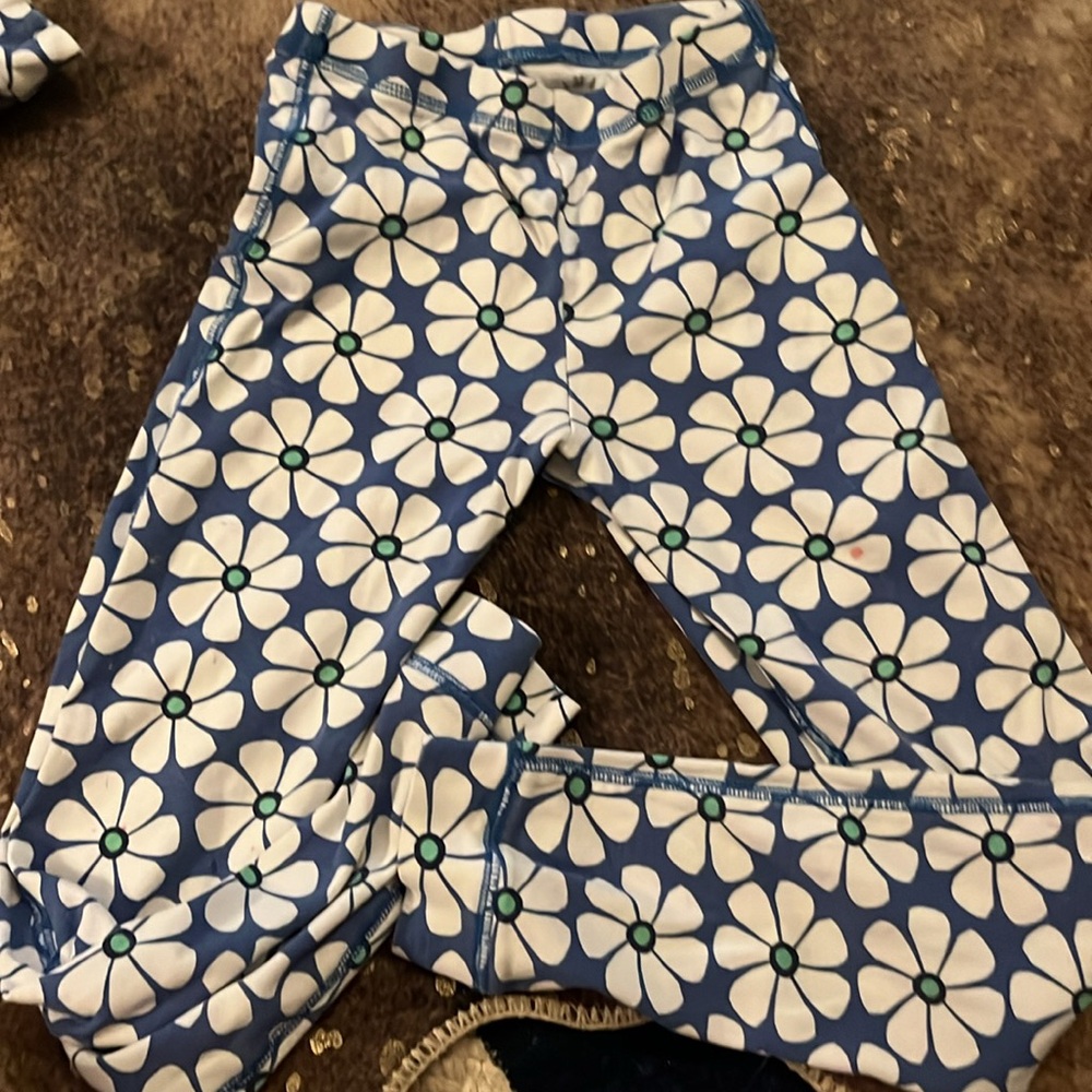 Organic PJ Set cutout flowers - Picture 4 of 7